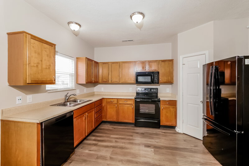 3,300/Mo, 5742 Twin River Ln Indianapolis, IN 46239 Kitchen View