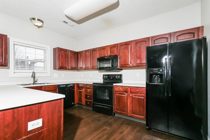 2,375/Mo, 5427 Montavia Ln Indianapolis, IN 46239 Kitchen View