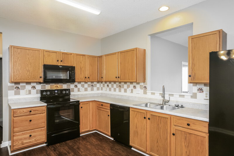 1,980/Mo, 12482 Old Pond Rd Noblesville, IN 46060 Kitchen View 2