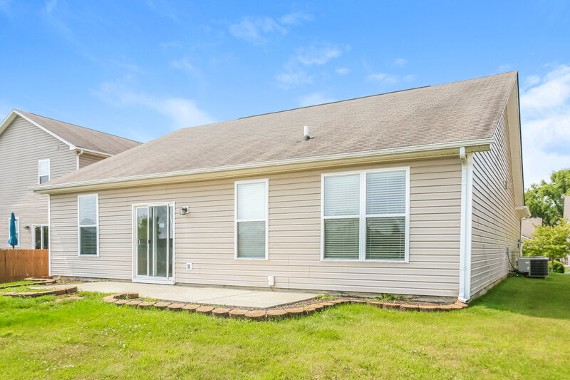 1,980/Mo, 12482 Old Pond Rd Noblesville, IN 46060 Rear View 2