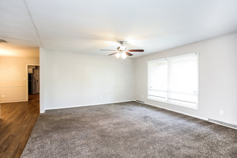 1,825/Mo, 7605 Kimberly Dr Indianapolis, IN 46256 Living Room View