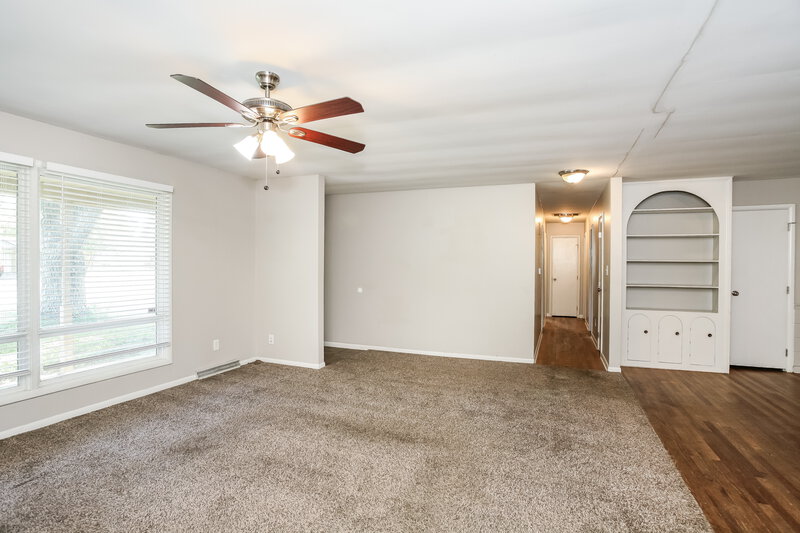 1,825/Mo, 7605 Kimberly Dr Indianapolis, IN 46256 Living Room View 2