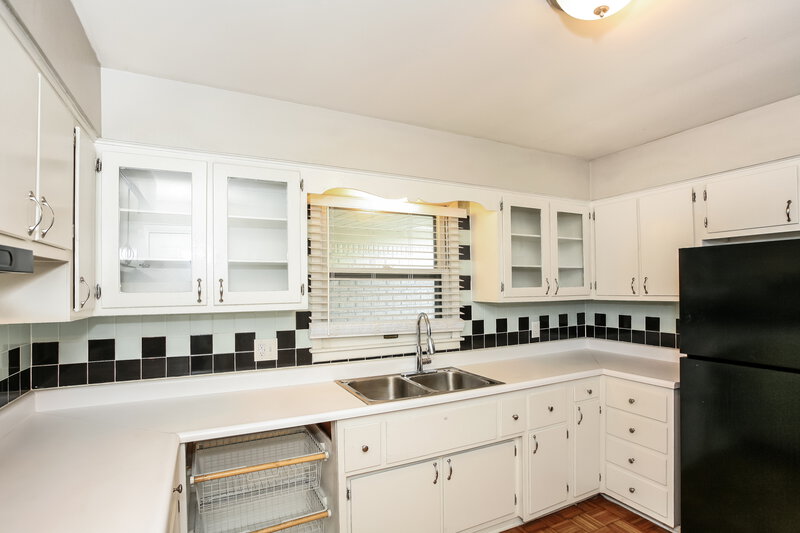 1,825/Mo, 7605 Kimberly Dr Indianapolis, IN 46256 Kitchen View