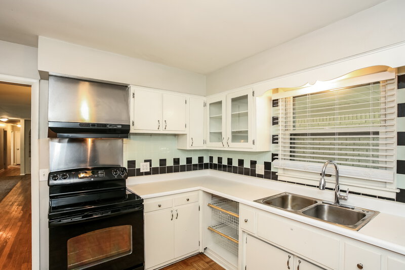 1,825/Mo, 7605 Kimberly Dr Indianapolis, IN 46256 Kitchen View 2