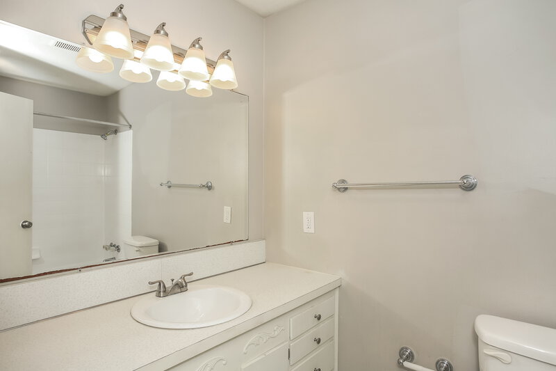 1,825/Mo, 7605 Kimberly Dr Indianapolis, IN 46256 Bathroom View