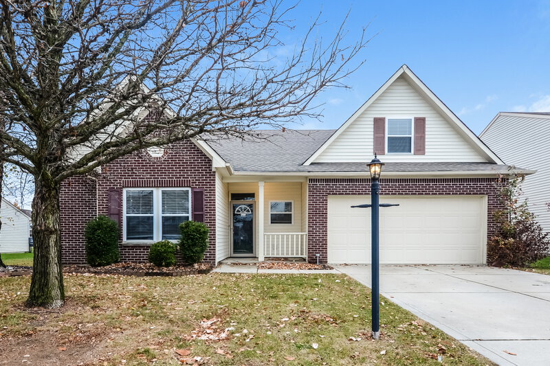 1,940/Mo, 7902 Valley Stream Dr Indianapolis, IN 46237 External View