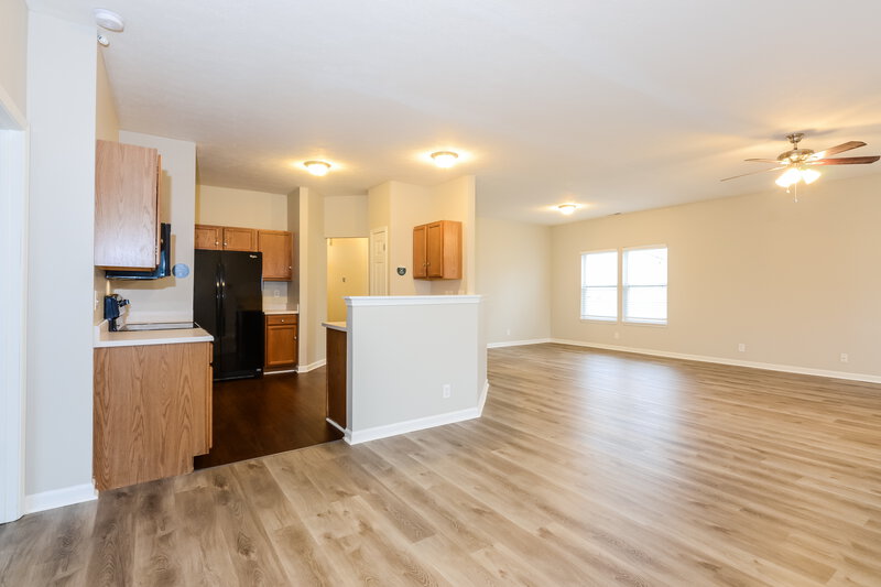 1,940/Mo, 7902 Valley Stream Dr Indianapolis, IN 46237 Living Room View 2