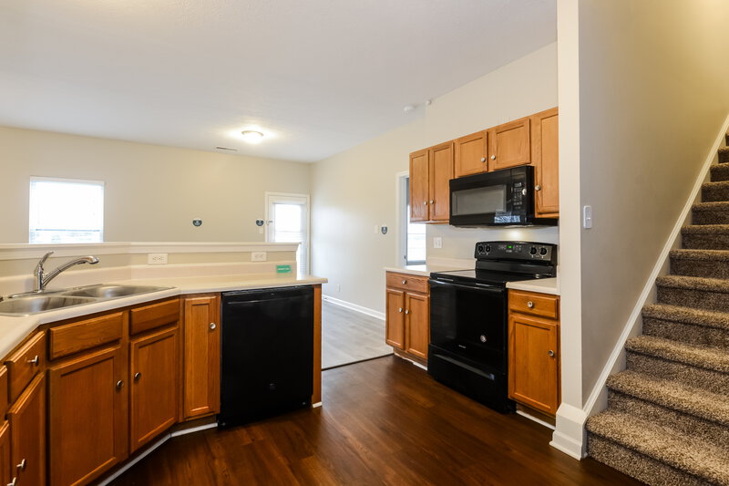 1,940/Mo, 7902 Valley Stream Dr Indianapolis, IN 46237 Kitchen View 2