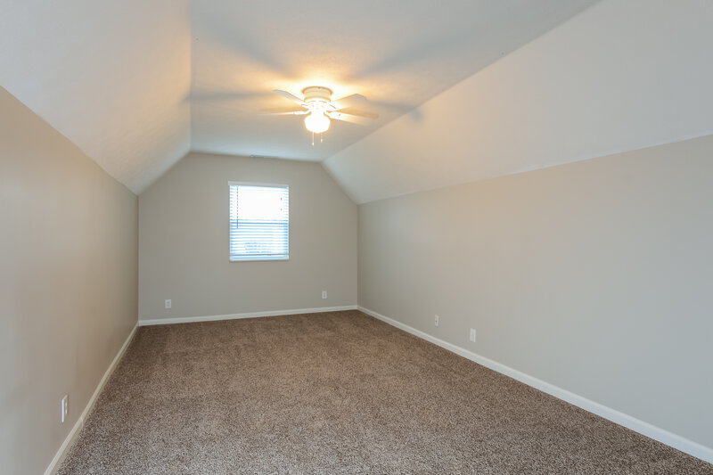 1,940/Mo, 7902 Valley Stream Dr Indianapolis, IN 46237 Loft View