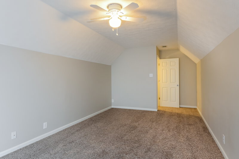 1,940/Mo, 7902 Valley Stream Dr Indianapolis, IN 46237 Loft View 2