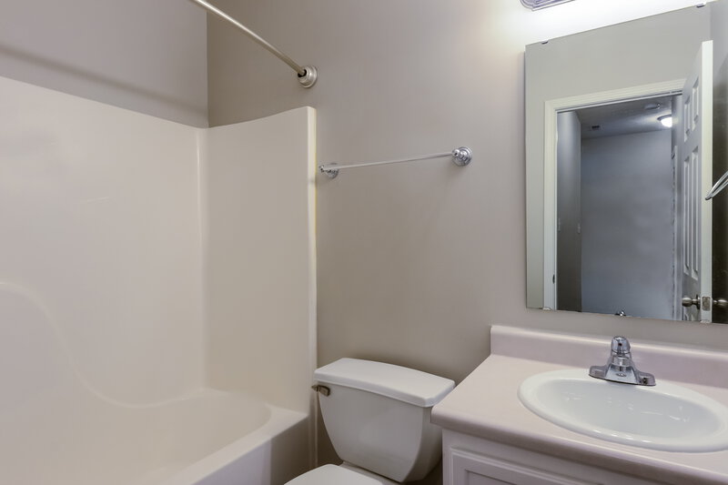 1,940/Mo, 7902 Valley Stream Dr Indianapolis, IN 46237 Bathroom View