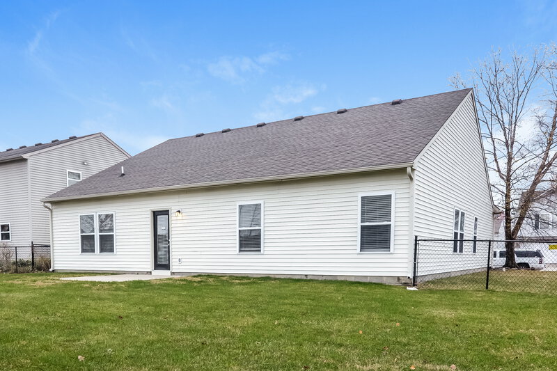 1,940/Mo, 7902 Valley Stream Dr Indianapolis, IN 46237 Rear View