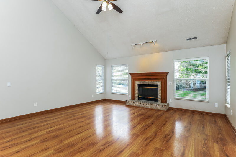 2,345/Mo, 401 Creekstone Dr Indianapolis, IN 46239 Living Room View 2