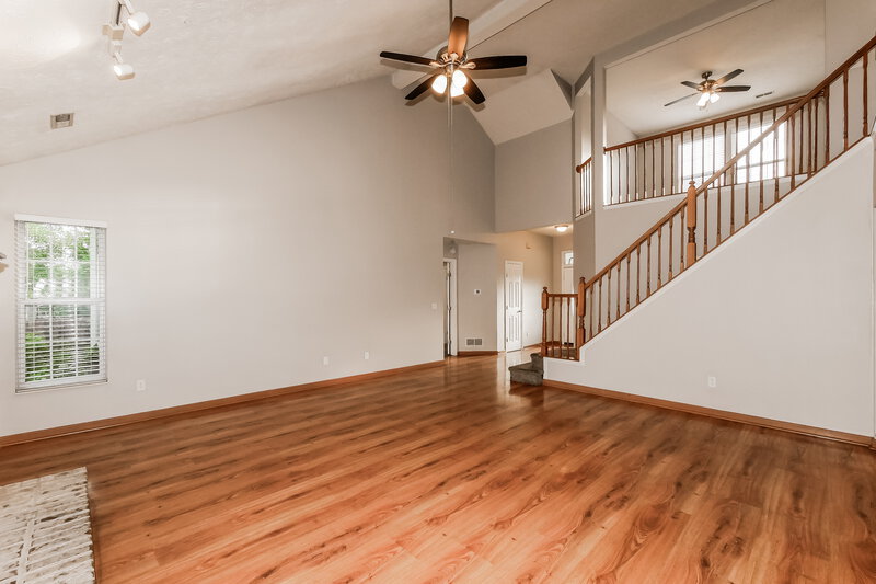 2,345/Mo, 401 Creekstone Dr Indianapolis, IN 46239 Living Room View 3