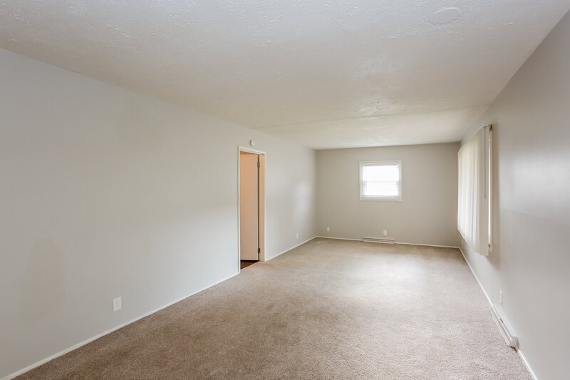 1,490/Mo, 3750 E 77th St Indianapolis, IN 46240 Living Room View
