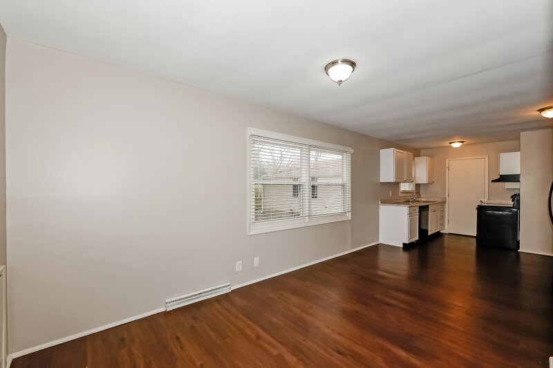 0/Mo, 3750 E 77th St Indianapolis, IN 46240 Dining Room View