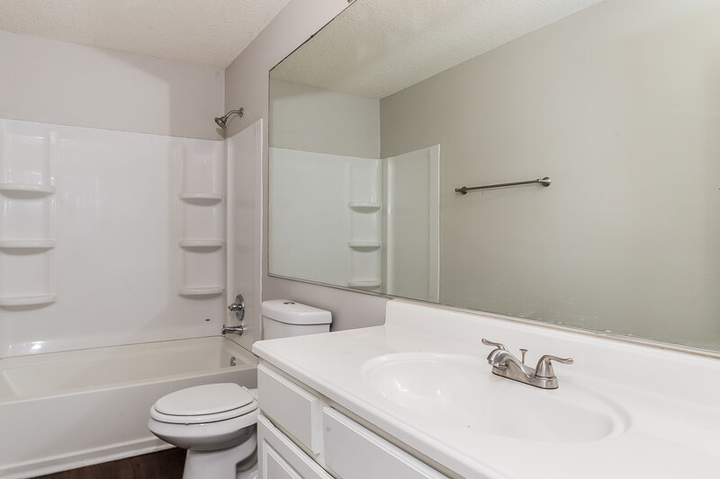 1,885/Mo, 9719 Gibbon Ln Avon, IN 46123 Bathroom View