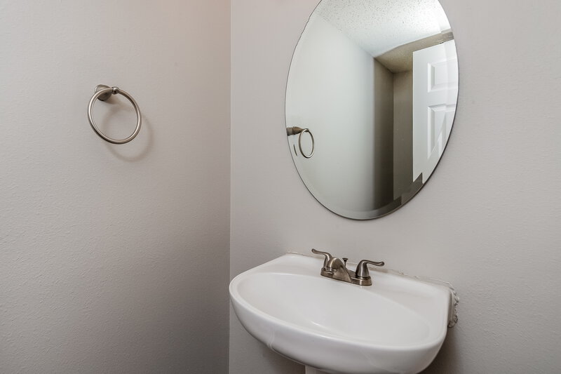 1,885/Mo, 9719 Gibbon Ln Avon, IN 46123 Bathroom View 2