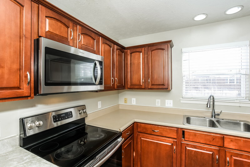 2,500/Mo, 12005 Gatwick View Dr Fishers, IN 46037 Kitchen View 2
