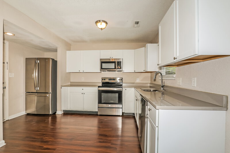 2,055/Mo, 304 East Pine Ridge Drive Westfield, IN 46074 Kitchen View 2