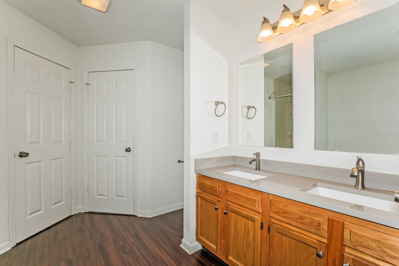 2,055/Mo, 304 East Pine Ridge Drive Westfield, IN 46074 Main Bathroom View