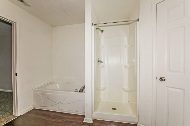 2,055/Mo, 304 East Pine Ridge Drive Westfield, IN 46074 Main Bathroom View 2