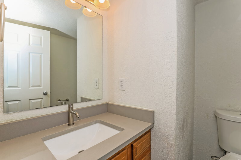 2,055/Mo, 304 East Pine Ridge Drive Westfield, IN 46074 Bathroom View 2