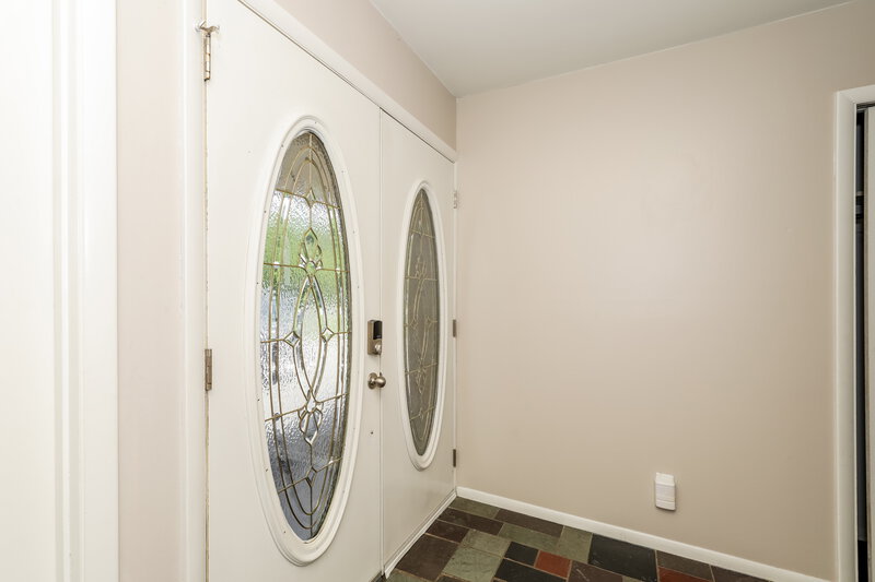 1,920/Mo, 5910 Rahke Rd Indianapolis, IN 46217 Foyer View