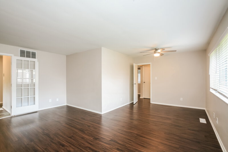 2,685/Mo, 5910 Rahke Rd Indianapolis, IN 46217 Living Room View