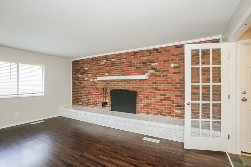 2,685/Mo, 5910 Rahke Rd Indianapolis, IN 46217 Living Room View 2