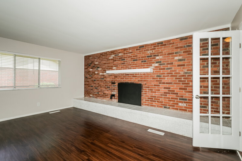 1,920/Mo, 5910 Rahke Rd Indianapolis, IN 46217 Living Room View