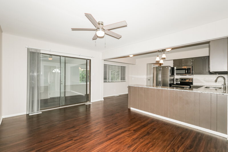 1,920/Mo, 5910 Rahke Rd Indianapolis, IN 46217 Family Room View
