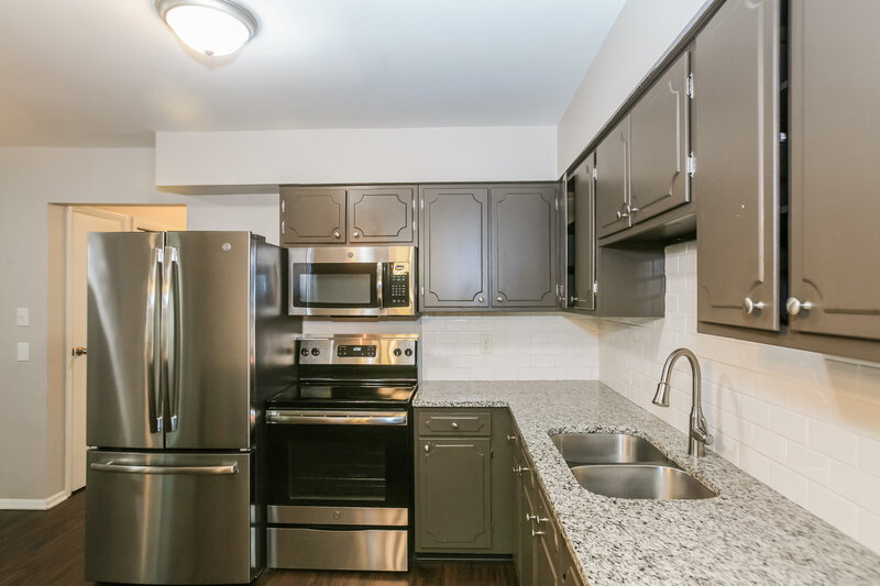 2,685/Mo, 5910 Rahke Rd Indianapolis, IN 46217 Kitchen View 2