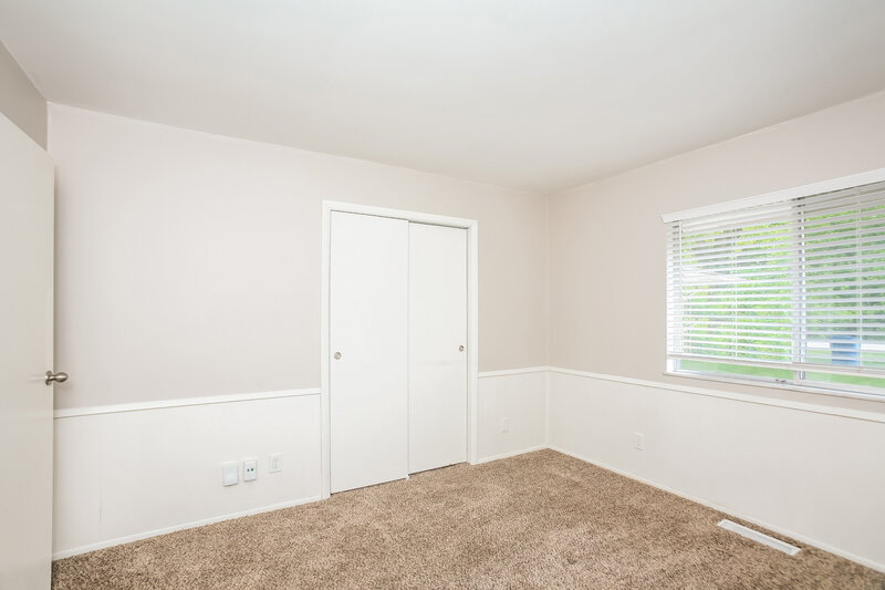 2,685/Mo, 5910 Rahke Rd Indianapolis, IN 46217 Bedroom View