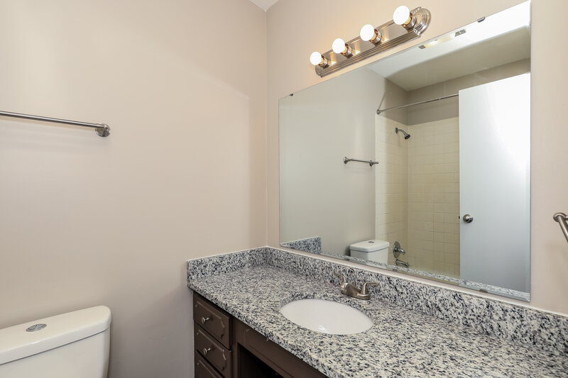 1,920/Mo, 5910 Rahke Rd Indianapolis, IN 46217 Bathroom View