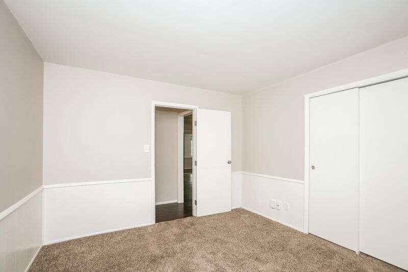 2,685/Mo, 5910 Rahke Rd Indianapolis, IN 46217 Bedroom View 3