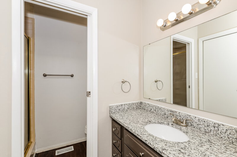 1,920/Mo, 5910 Rahke Rd Indianapolis, IN 46217 Bathroom View 2