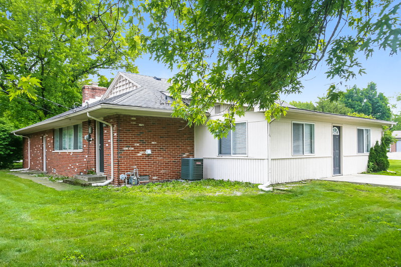 2,685/Mo, 5910 Rahke Rd Indianapolis, IN 46217 Rear View 2