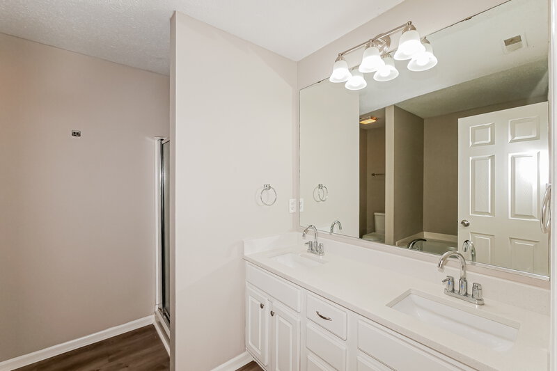 1,825/Mo, 8039 Corktree Dr Indianapolis, IN 46239 Main Bathroom View