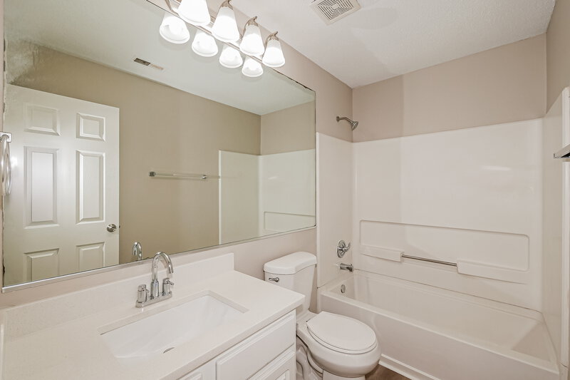 1,825/Mo, 8039 Corktree Dr Indianapolis, IN 46239 Bathroom View