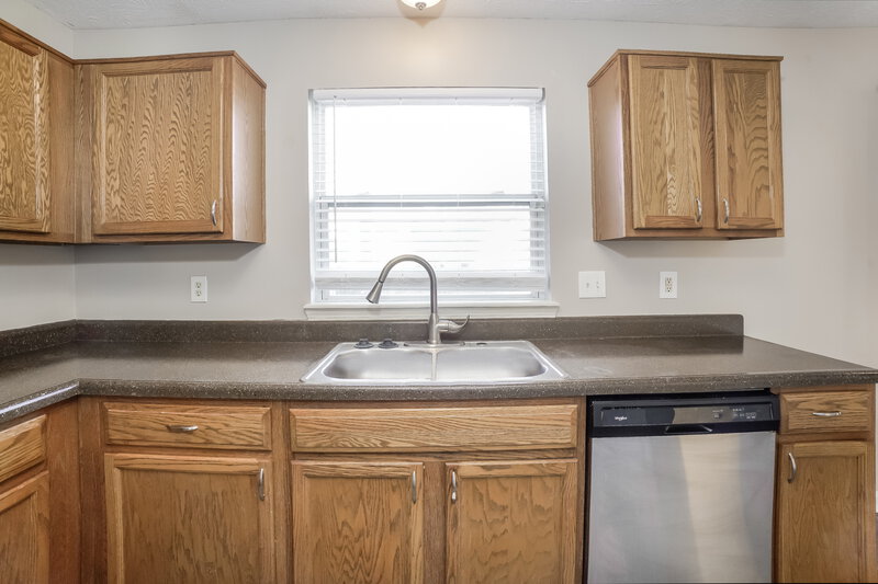 3,080/Mo, 5432 Hammock Glen Dr Indianapolis, IN 46235 Kitchen View 2