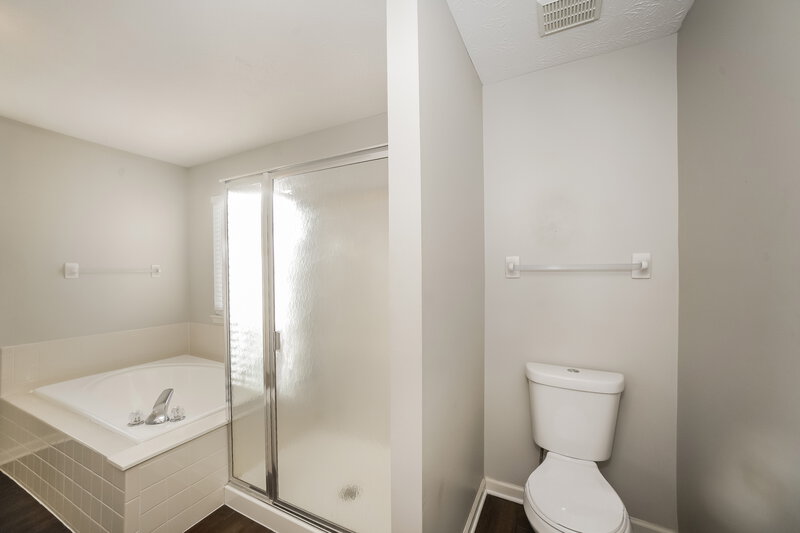 3,080/Mo, 5432 Hammock Glen Dr Indianapolis, IN 46235 Main Bathroom View