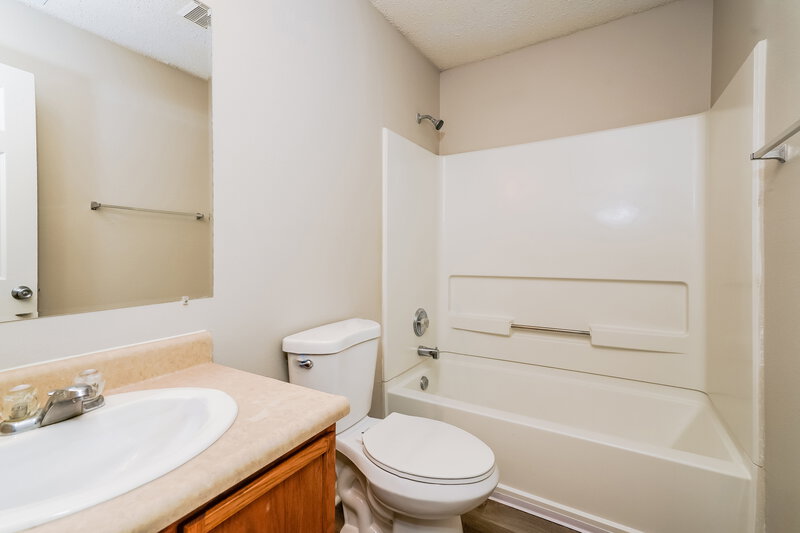 2,850/Mo, 5714 Dollar Run Lane Indianapolis, IN 46221 Bathroom View