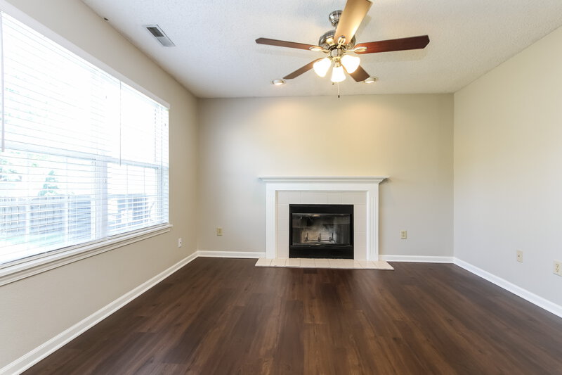 2,640/Mo, 19166 Strand Ct Noblesville, IN 46060 Living Room View 2