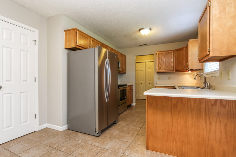 2,640/Mo, 19166 Strand Ct Noblesville, IN 46060 Kitchen View