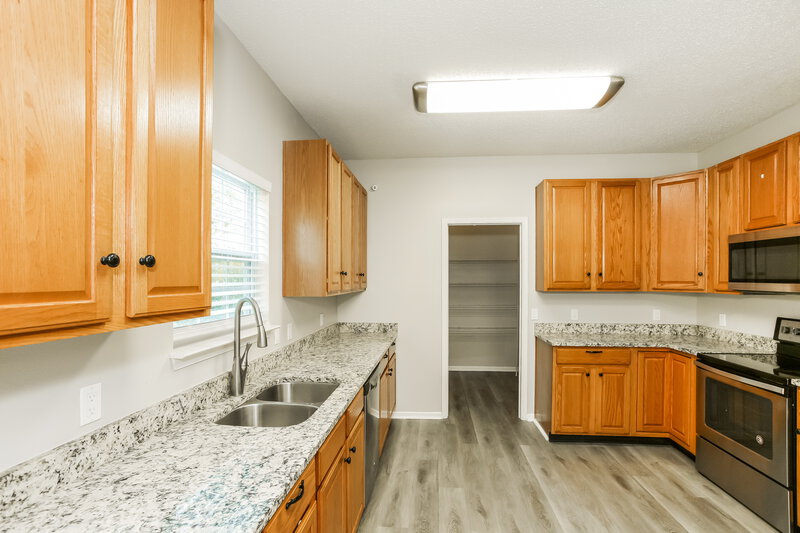 2,670/Mo, 14134 Moonlight Path Fishers, IN 46038 Kitchen View