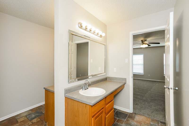 2,670/Mo, 14134 Moonlight Path Fishers, IN 46038 Main Bathroom View