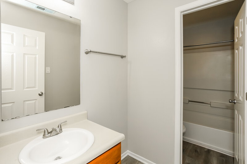 2,670/Mo, 14134 Moonlight Path Fishers, IN 46038 Bathroom View