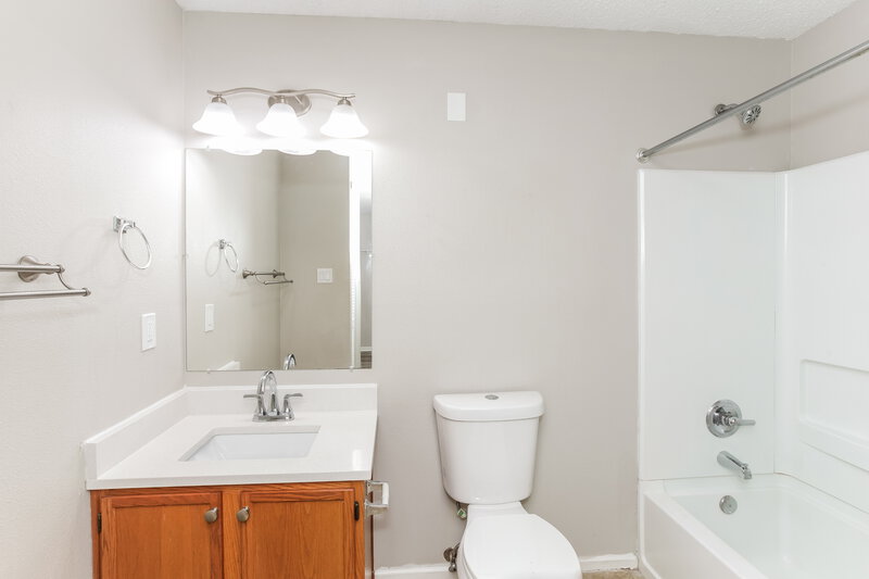 1,745/Mo, 9117 Cherry Grove Ct Camby, IN 46113 Main Bathroom View