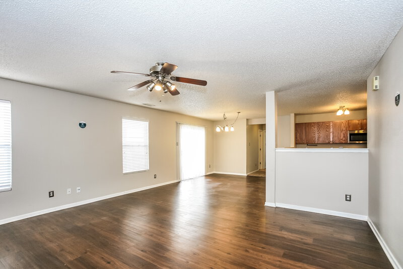 1,800/Mo, 14428 Black Farm Dr Noblesville, IN 46060 Living Room View 2